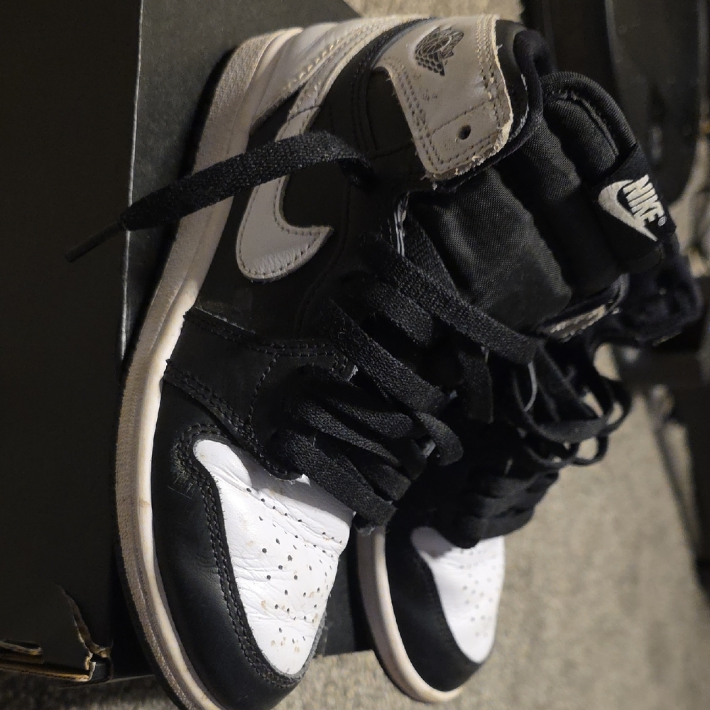 ✨ Jordan 1 Retro High OG (3Y) ✨
Black and White